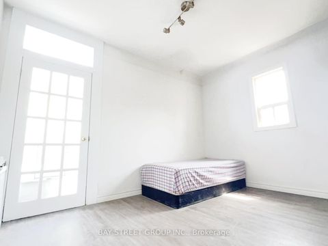 Photo 11 at 163 Delaware Avenue, Little Italy, Toronto