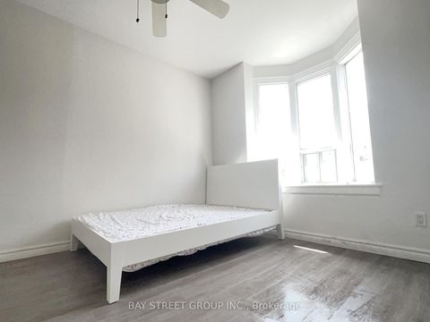 Photo 15 at 163 Delaware Avenue, Little Italy, Toronto
