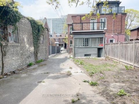 Photo 23 at 163 Delaware Avenue, Little Italy, Toronto