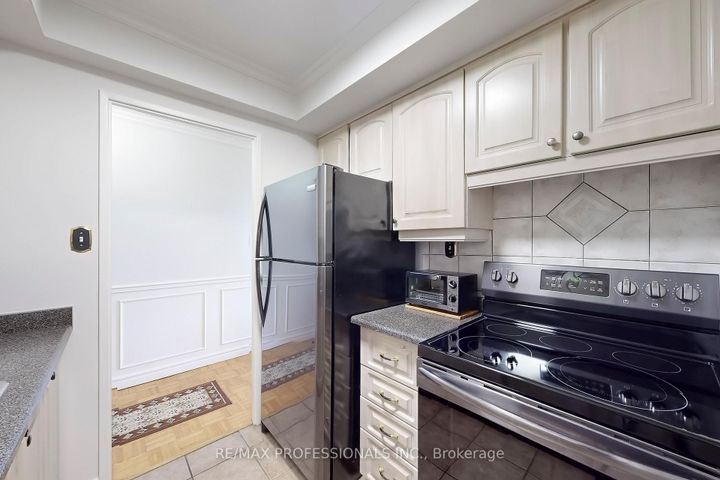Photo 7 at 806 - 1535 Lakeshore Road E, Lakeview, Mississauga