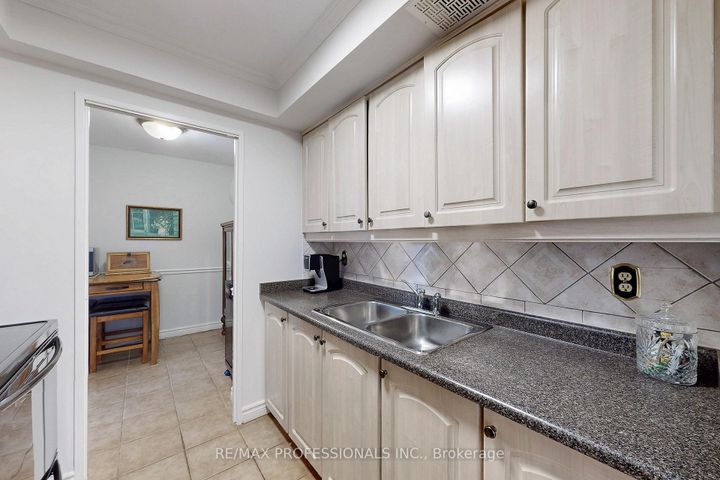 Photo 8 at 806 - 1535 Lakeshore Road E, Lakeview, Mississauga