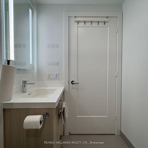 Photo 11 at 1037 - 20 Inn on the Park Drive, Don Mills, Toronto