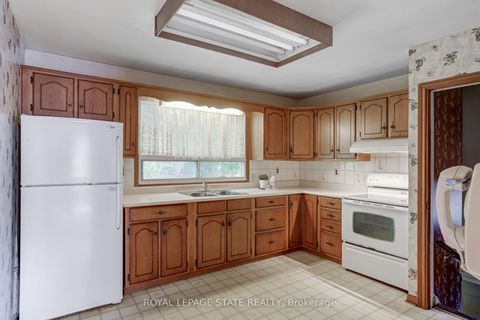 Photo 10 at 1191 Pinegrove Road, WO West, Oakville