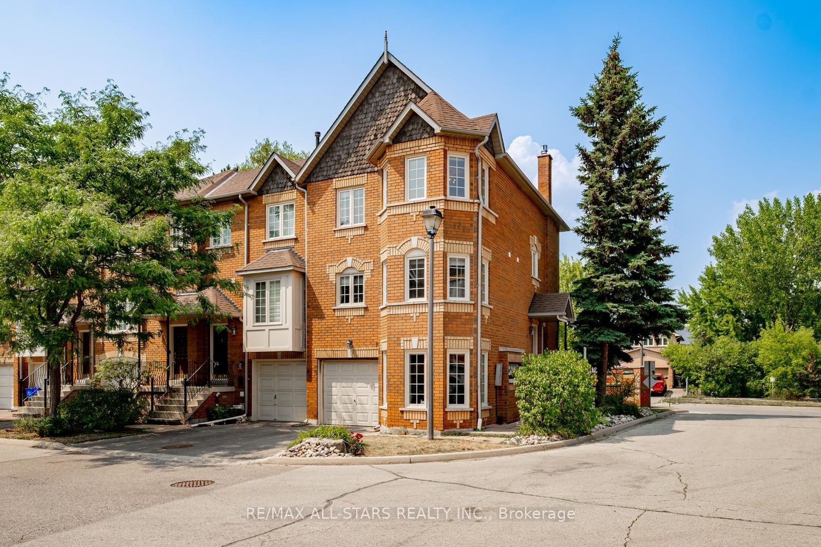10 - 95 Weldrick Road E, Observatory, Richmond Hill 