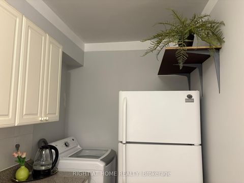 Photo 11 at 201 - 3460 Keele Street, York University Heights, Toronto
