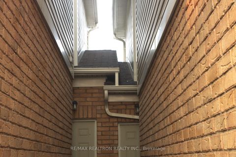 Photo 2 at 70 Commonwealth Road, Shore, Barrie