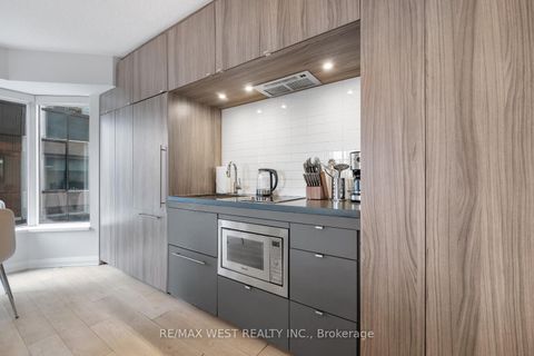 Photo 17 at 704 - 155 Yorkville Avenue, Annex, Toronto