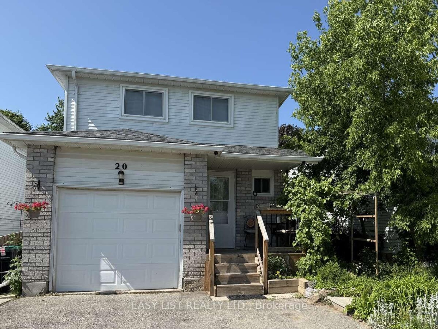 20 Corbett Drive, Grove East, Barrie photo number 2