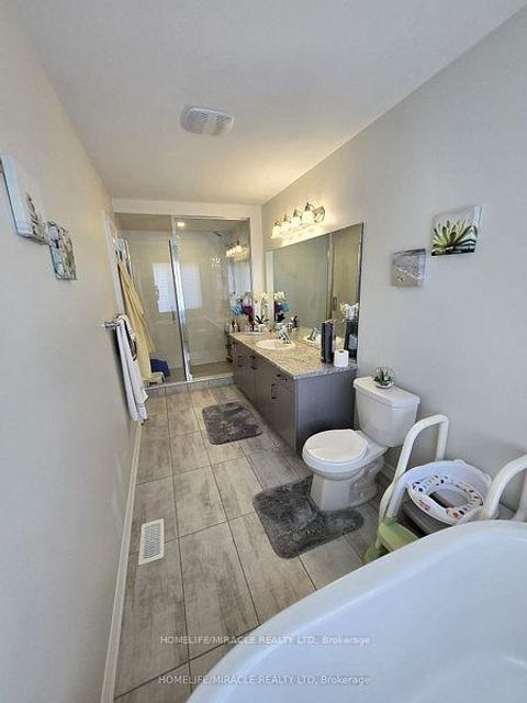 Photo 18 at 296 Okanagan Path, Donevan, Oshawa