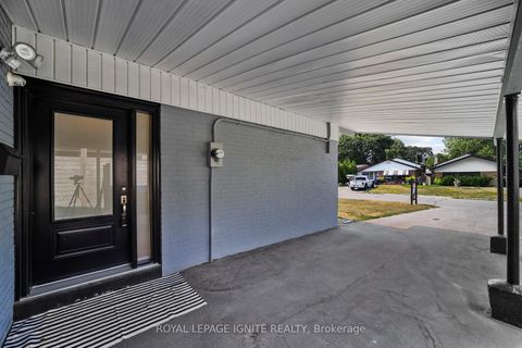 Photo 3 at 47 Deerfield Road, Bendale, Toronto