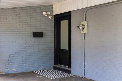 Photo 4 at 47 Deerfield Road, Bendale, Toronto