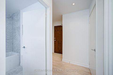 Photo 7 at 305 - 90 Queens Wharf Road, Waterfront Communities C1, Toronto