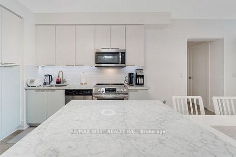 Photo 6 at 1122 - 70 Roehampton Avenue, Mount Pleasant West, Toronto