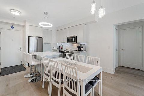 Photo 8 at 1122 - 70 Roehampton Avenue, Mount Pleasant West, Toronto