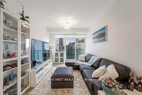 Photo 15 at 1122 - 70 Roehampton Avenue, Mount Pleasant West, Toronto