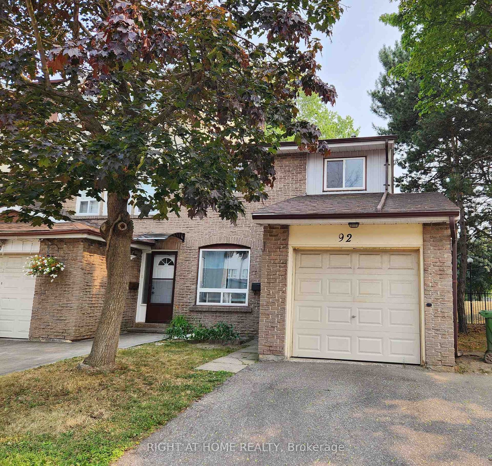 92 - 44 Chester Le Boulevard, L'Amoreaux, Toronto by Loree Meneguzzi Real Estate 92 - 44 Chester Le Boulevard, L'Amoreaux, Toronto