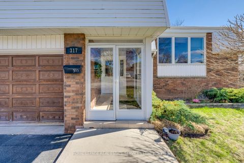 Photo 2 at 317 Ulric Crescent, WO West, Oakville