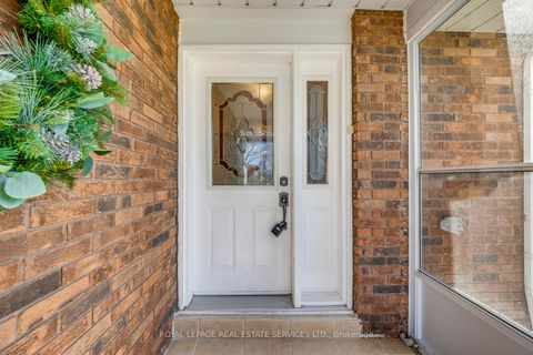 Photo 3 at 317 Ulric Crescent, WO West, Oakville