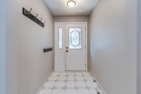 Photo 4 at 317 Ulric Crescent, WO West, Oakville