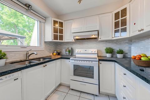 Photo 13 at 317 Ulric Crescent, WO West, Oakville