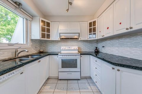 Photo 15 at 317 Ulric Crescent, WO West, Oakville