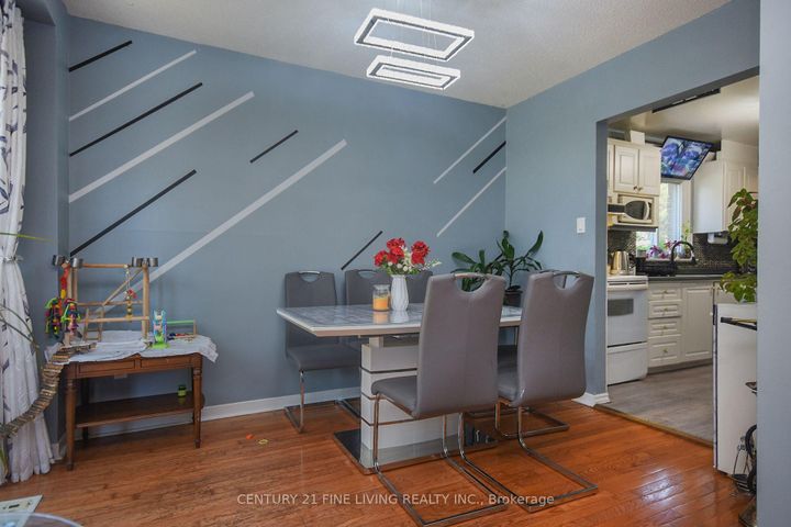 Photo 1 at 34 - 2700 Battleford Road, Meadowvale, Mississauga