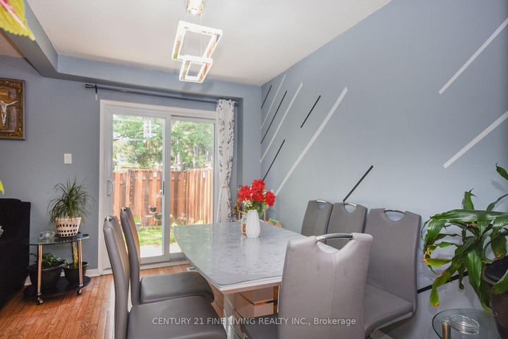 Photo 2 at 34 - 2700 Battleford Road, Meadowvale, Mississauga