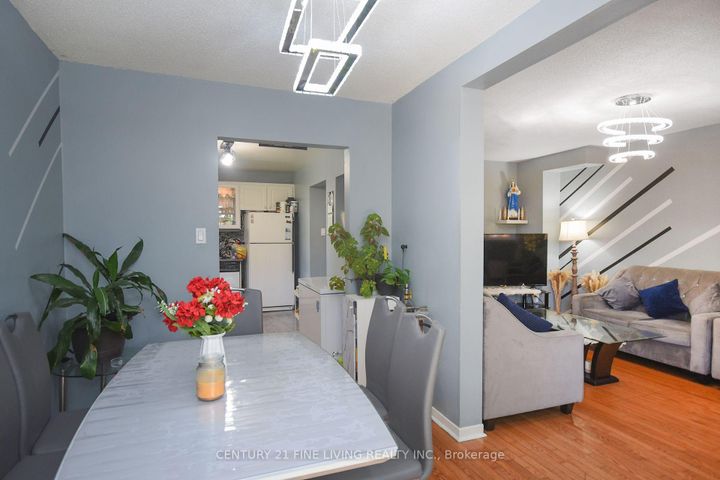 Photo 4 at 34 - 2700 Battleford Road, Meadowvale, Mississauga