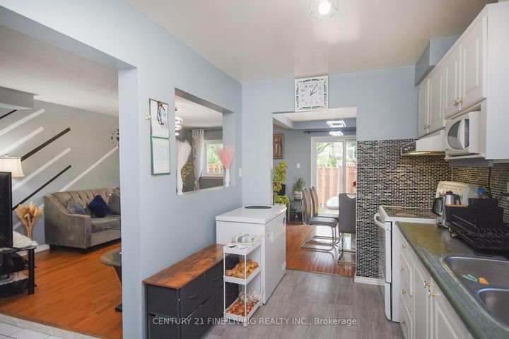 Photo 7 at 34 - 2700 Battleford Road, Meadowvale, Mississauga