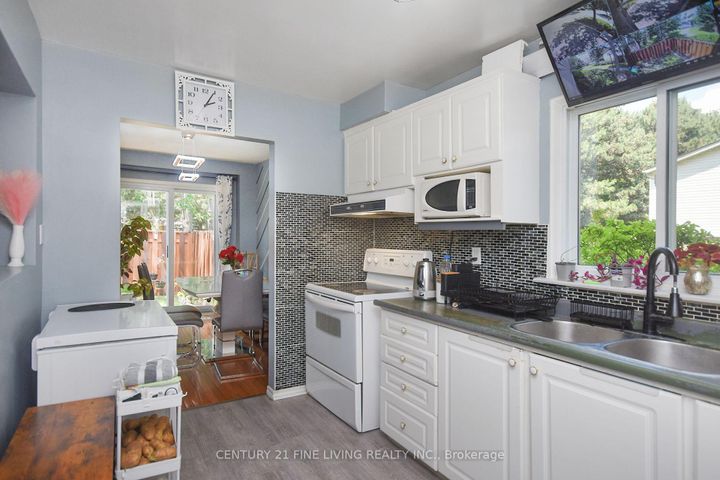 Photo 8 at 34 - 2700 Battleford Road, Meadowvale, Mississauga