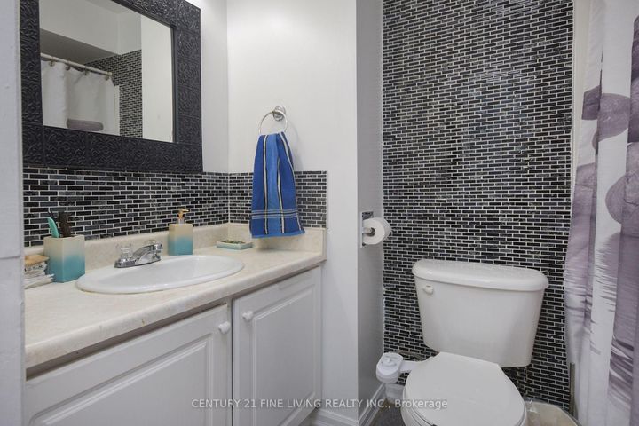 Photo 11 at 34 - 2700 Battleford Road, Meadowvale, Mississauga