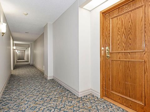 Photo 4 at 414 - 2506 RUTHERFORD Road, Maple, Vaughan