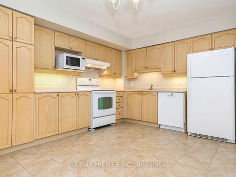 Photo 7 at 414 - 2506 RUTHERFORD Road, Maple, Vaughan