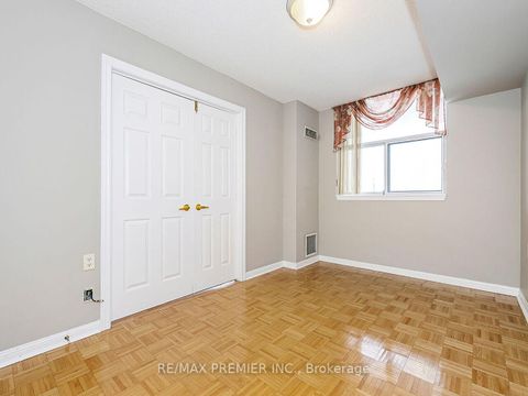 Photo 26 at 414 - 2506 RUTHERFORD Road, Maple, Vaughan