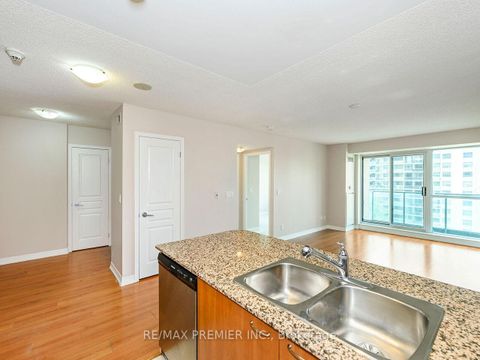 Photo 11 at 810 - 1403 Royal York Road, Humber Heights, Toronto