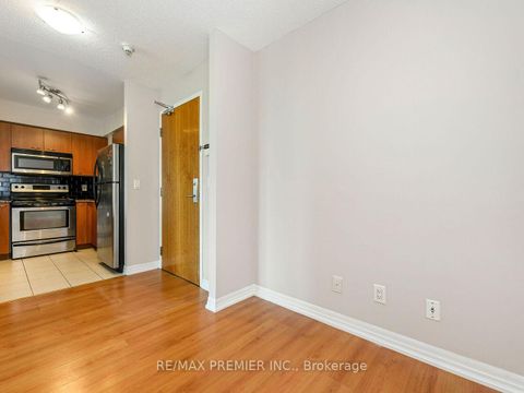 Photo 12 at 810 - 1403 Royal York Road, Humber Heights, Toronto