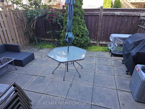Photo 2 at 27 - 180 Blue Willow Drive, East Woodbridge, Vaughan