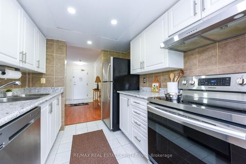 Photo 11 at 503 - 5 Rowntree Road, Jamestown, Toronto