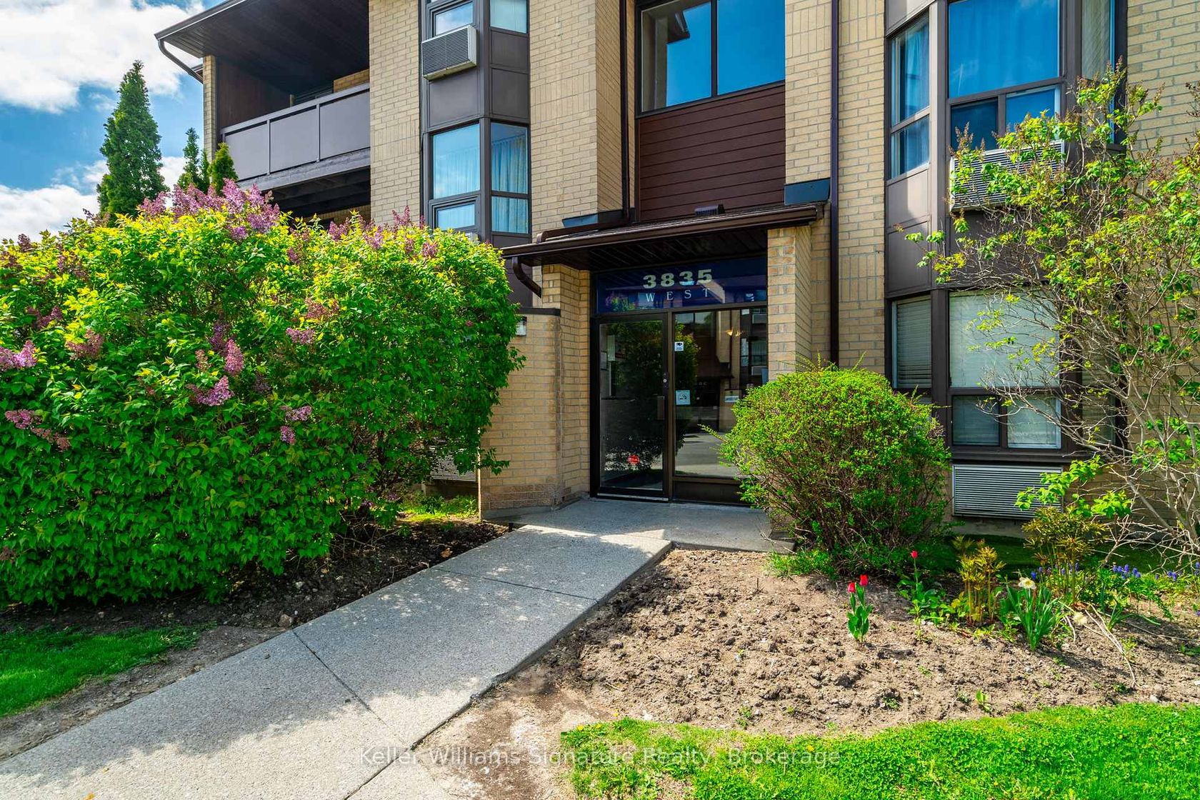 305 - 3835 Lake Shore Boulevard W, Long Branch, Toronto 