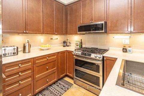 Photo 10 at 60 Haven Road, Patterson, Vaughan