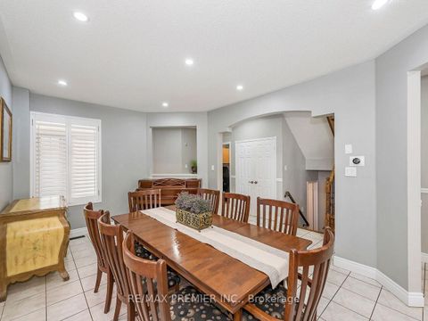Photo 9 at 19 Medley Court, Maple, Vaughan