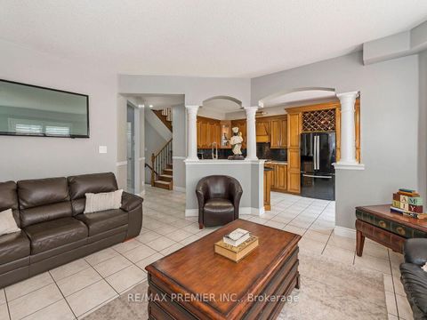 Photo 13 at 19 Medley Court, Maple, Vaughan