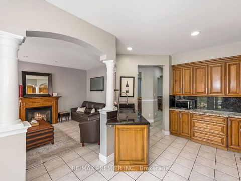 Photo 16 at 19 Medley Court, Maple, Vaughan