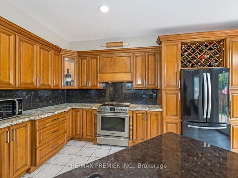 Photo 19 at 19 Medley Court, Maple, Vaughan