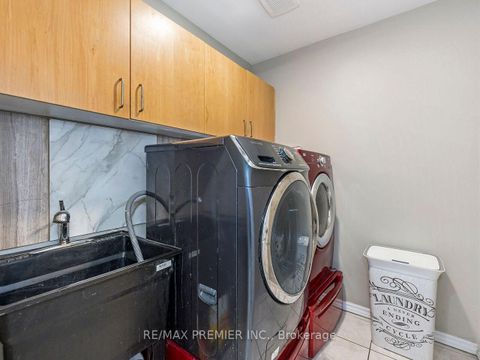 Photo 22 at 19 Medley Court, Maple, Vaughan