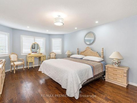 Photo 26 at 19 Medley Court, Maple, Vaughan