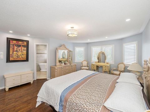 Photo 27 at 19 Medley Court, Maple, Vaughan