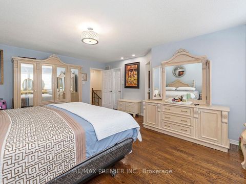 Photo 28 at 19 Medley Court, Maple, Vaughan