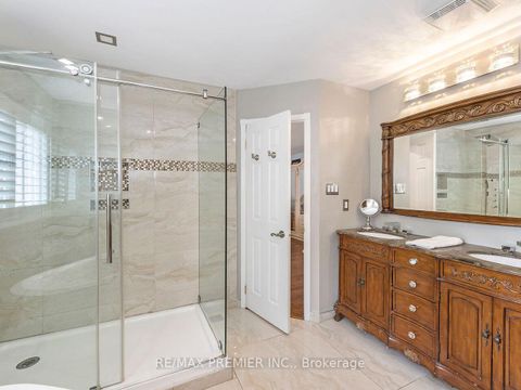 Photo 32 at 19 Medley Court, Maple, Vaughan