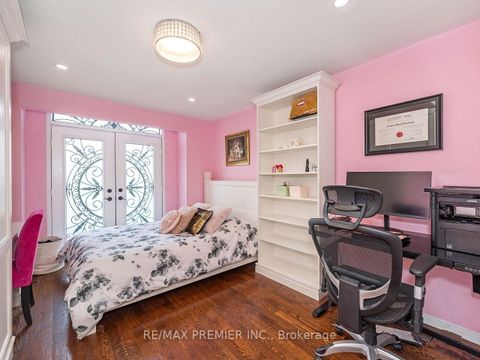 Photo 33 at 19 Medley Court, Maple, Vaughan
